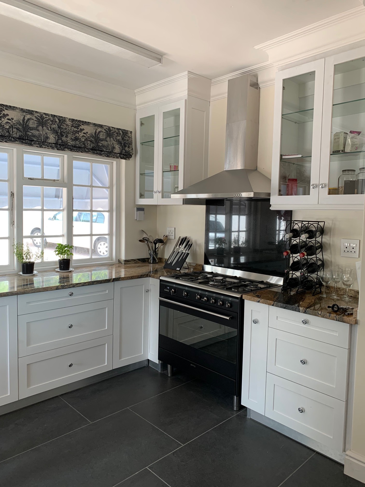 Kitchen-with-back-splash-e1574067418322